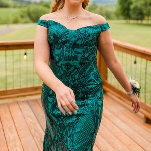 Elegant Green Off-Shoulder Dress